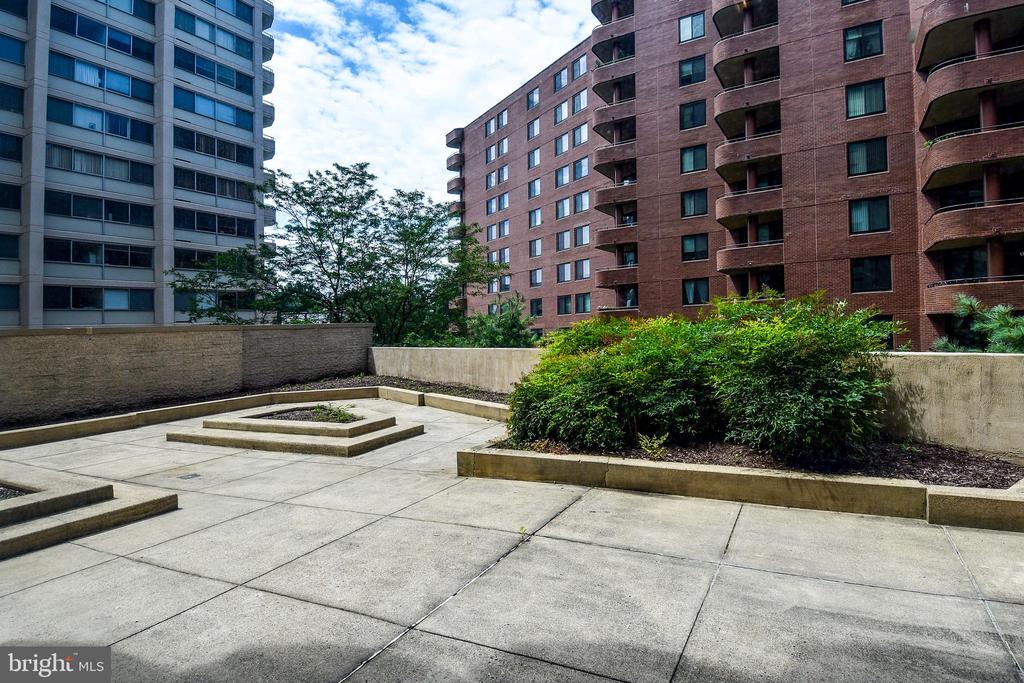 5500 FRIENDSHIP BOULEVARD Unit: 816N