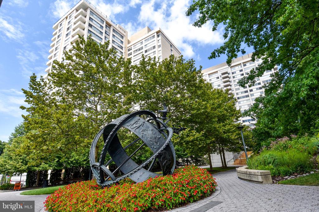 5500 FRIENDSHIP BOULEVARD Unit: 816N