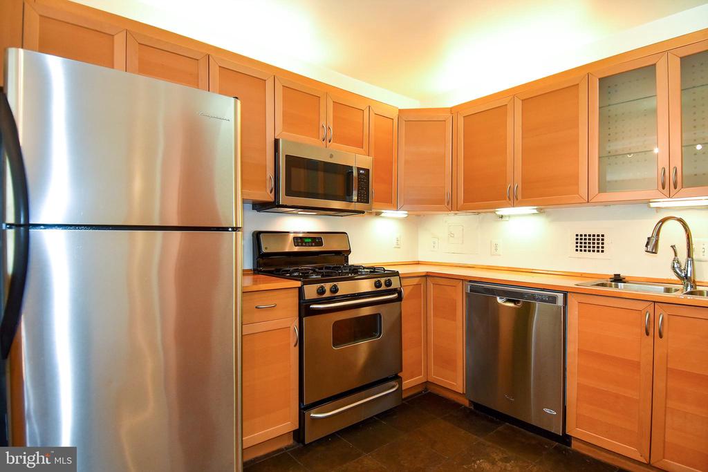 5500 FRIENDSHIP BOULEVARD Unit: 816N