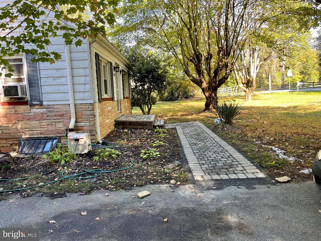 1120 TUCKER LANE