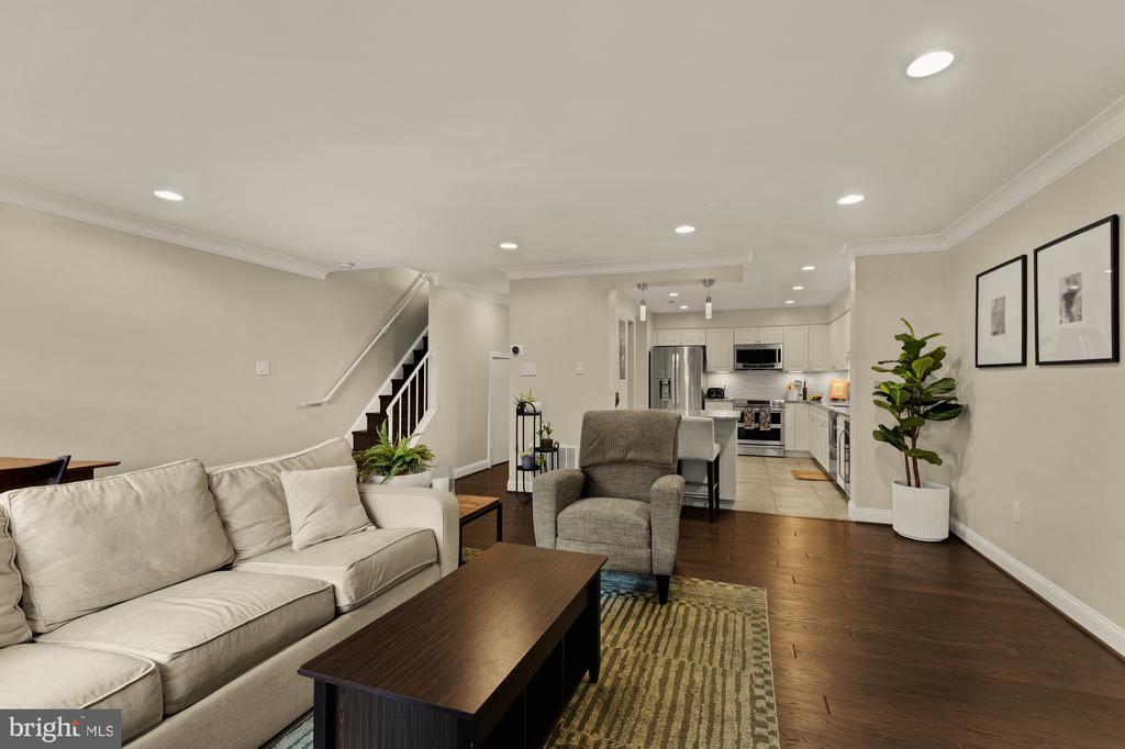 47 DUDLEY COURT Unit: 18