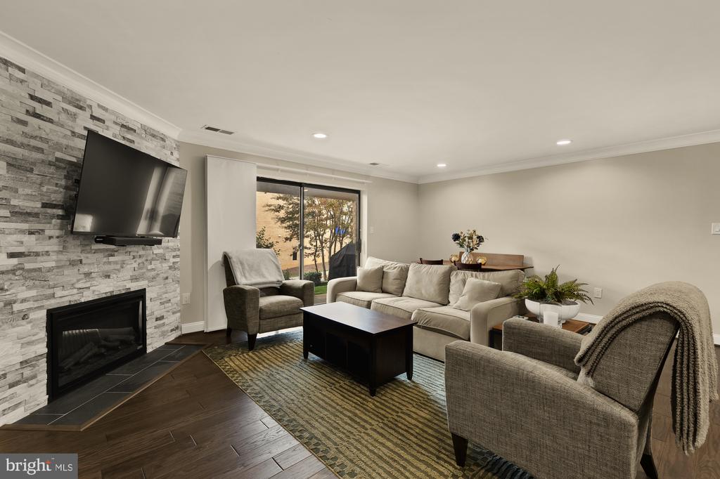 47 DUDLEY COURT Unit: 18