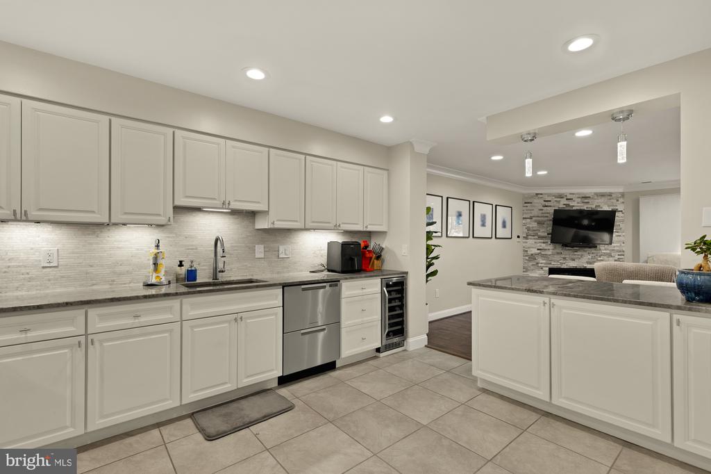 47 DUDLEY COURT Unit: 18