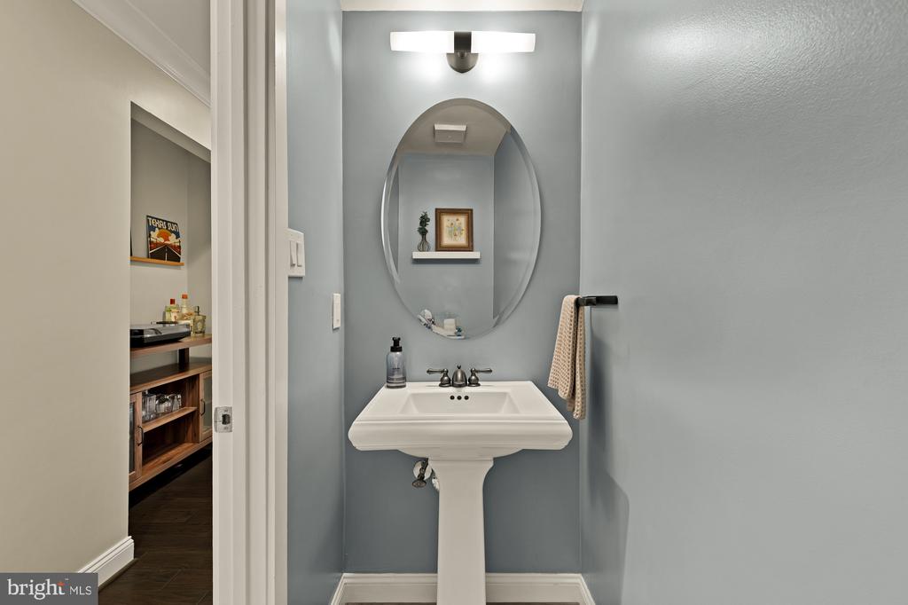 47 DUDLEY COURT Unit: 18