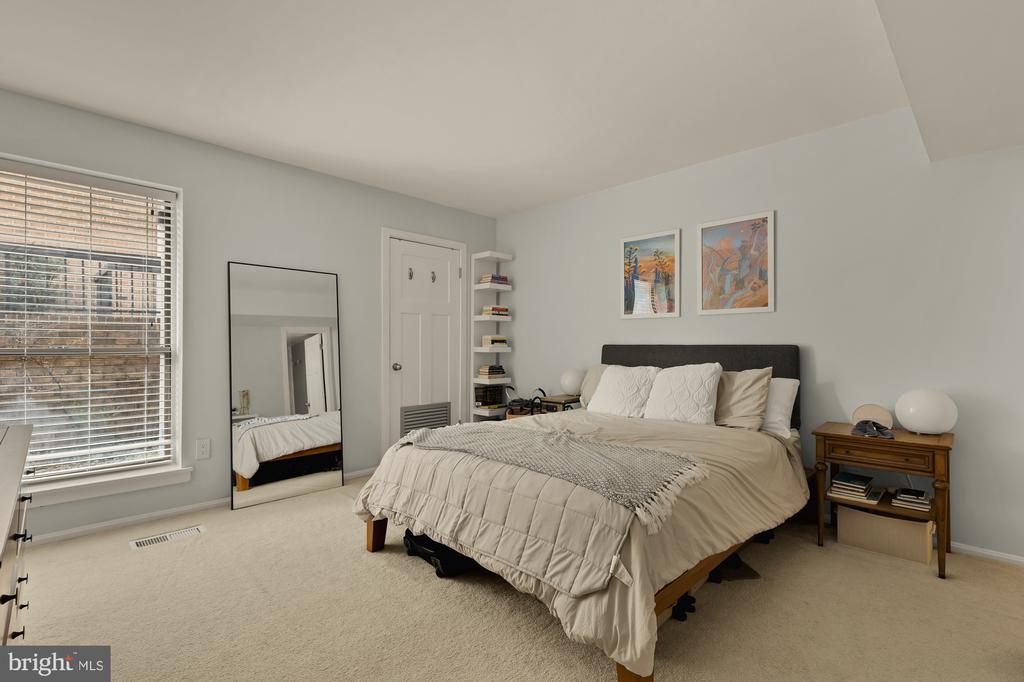 47 DUDLEY COURT Unit: 18