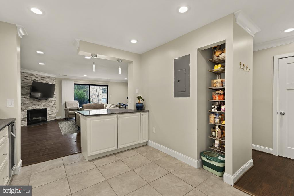 47 DUDLEY COURT Unit: 18