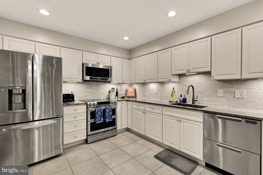 47 DUDLEY COURT Unit: 18