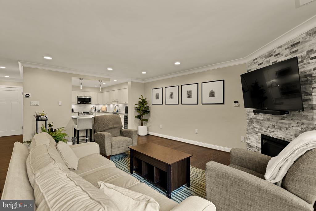 47 DUDLEY COURT Unit: 18