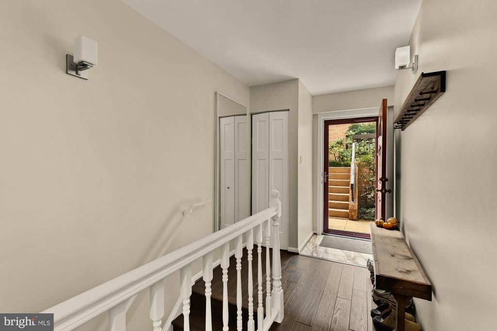 47 DUDLEY COURT Unit: 18
