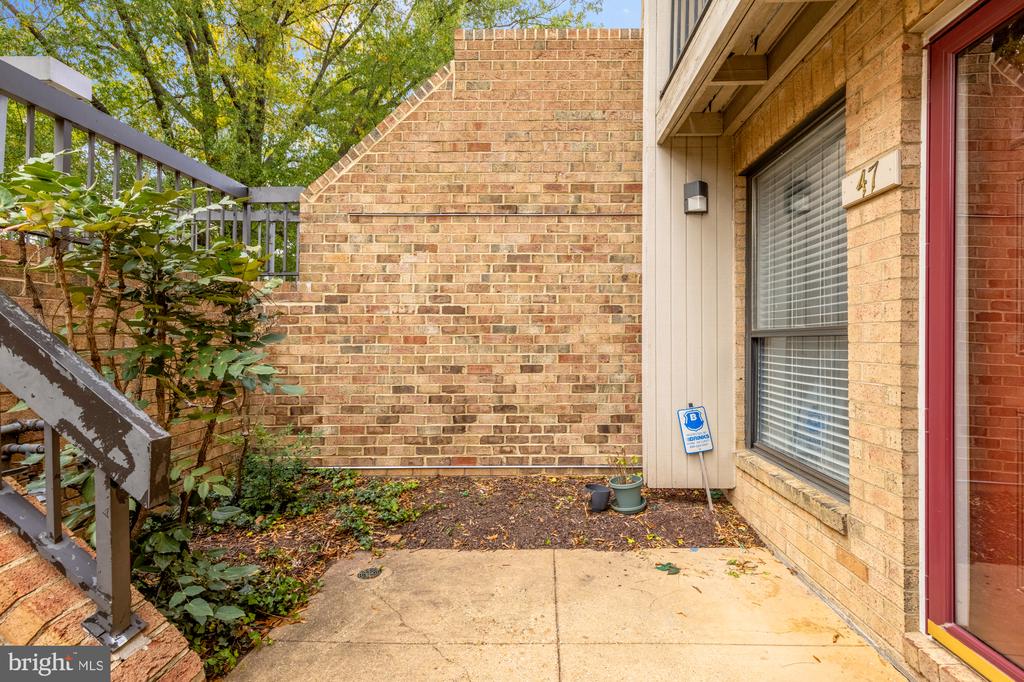 47 DUDLEY COURT Unit: 18