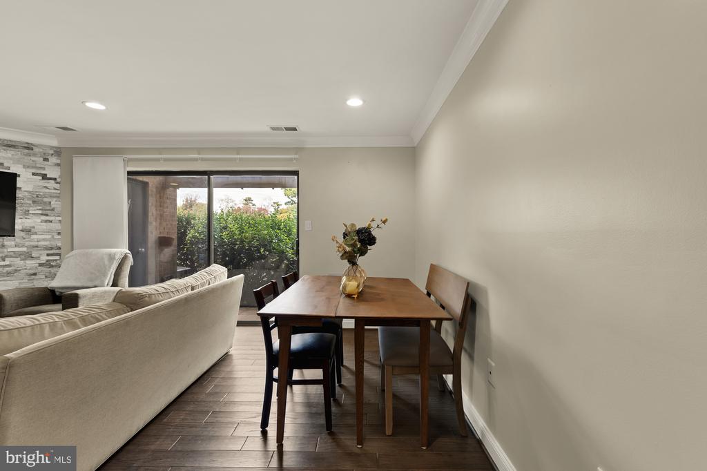 47 DUDLEY COURT Unit: 18