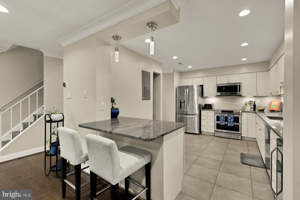 47 DUDLEY COURT Unit: 18