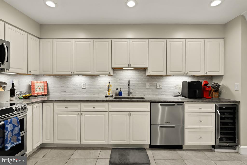 47 DUDLEY COURT Unit: 18