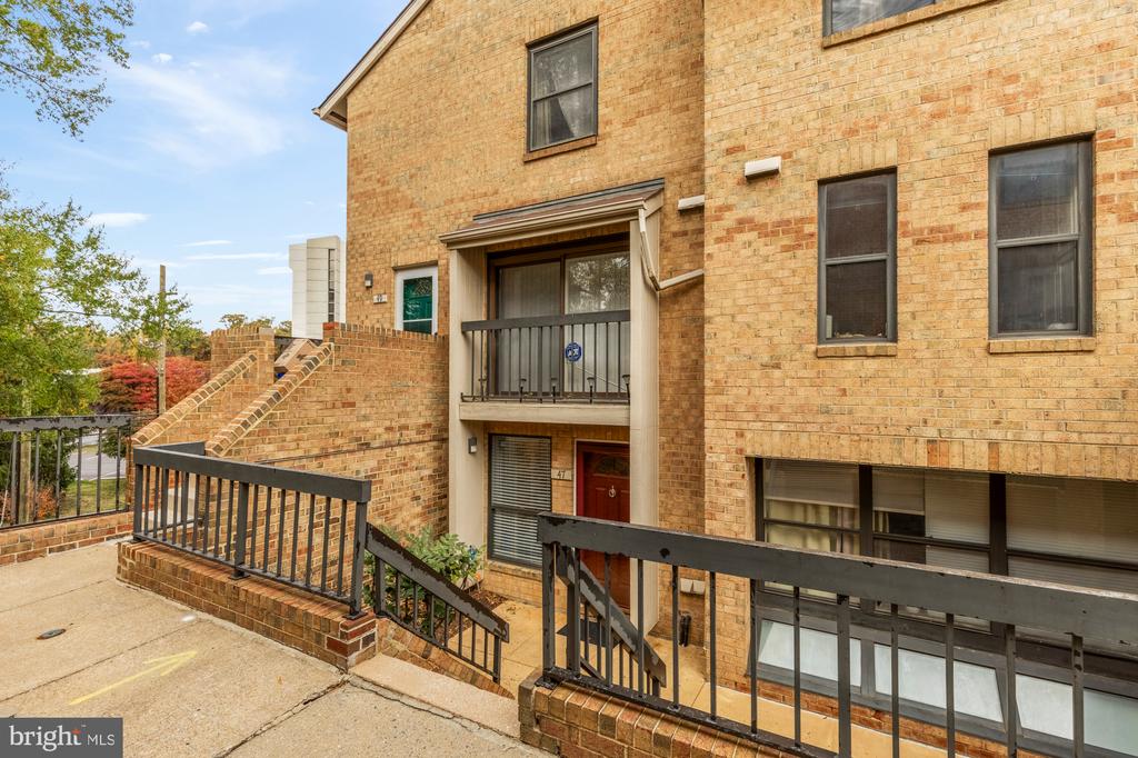 47 DUDLEY COURT Unit: 18