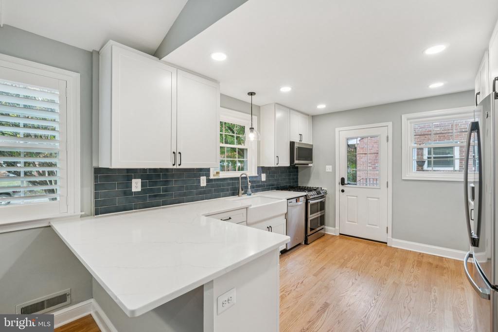 10109 RENFREW ROAD