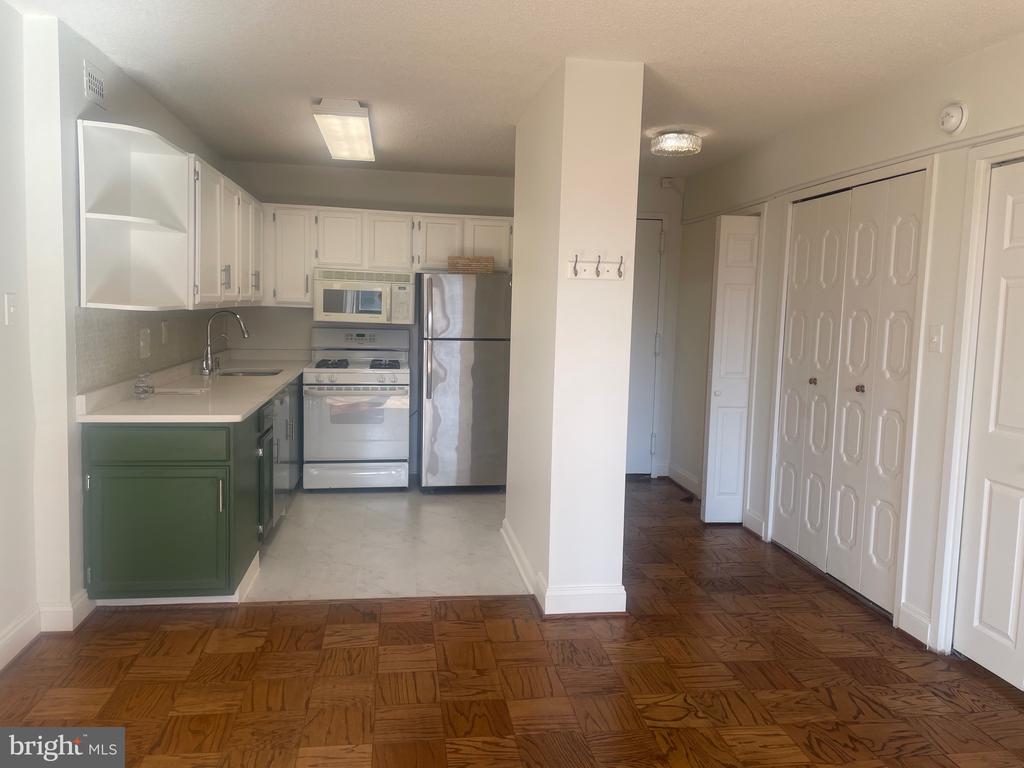 5225 POOKS HILL ROAD Unit: 703N