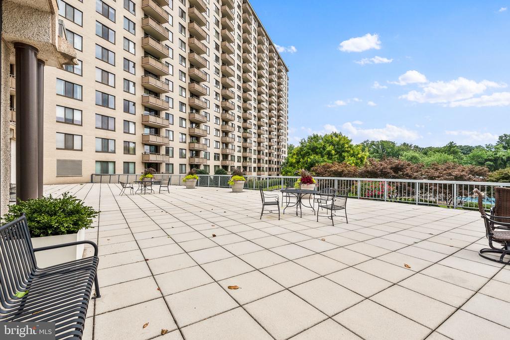 5225 POOKS HILL ROAD Unit: 703N