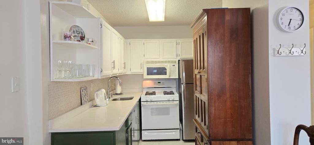 5225 POOKS HILL ROAD Unit: 703N