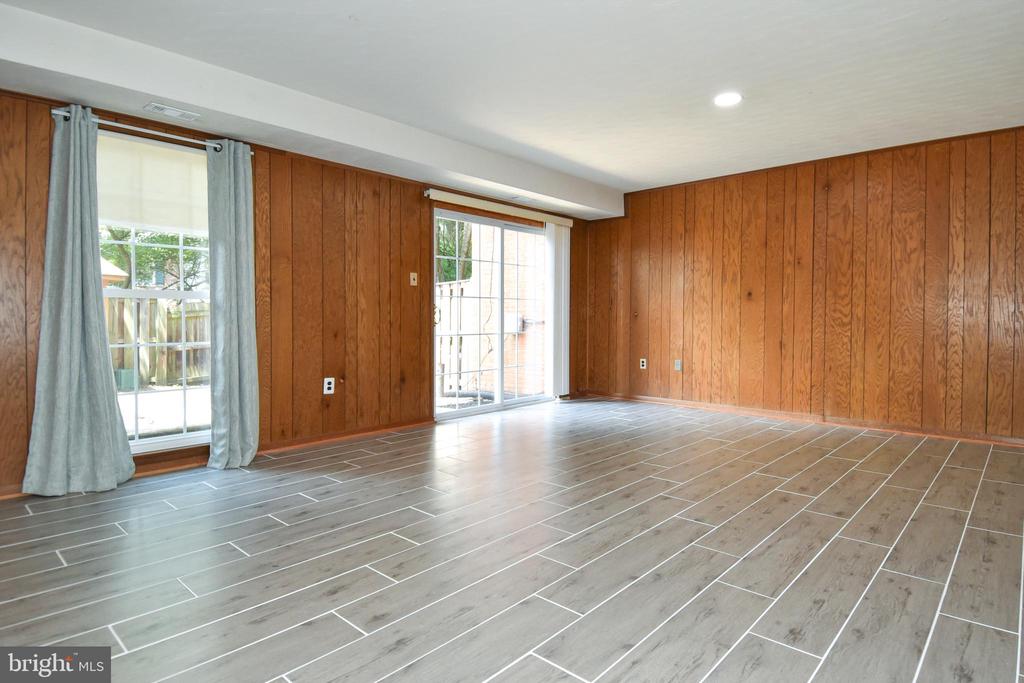 14 FENCELINE DRIVE