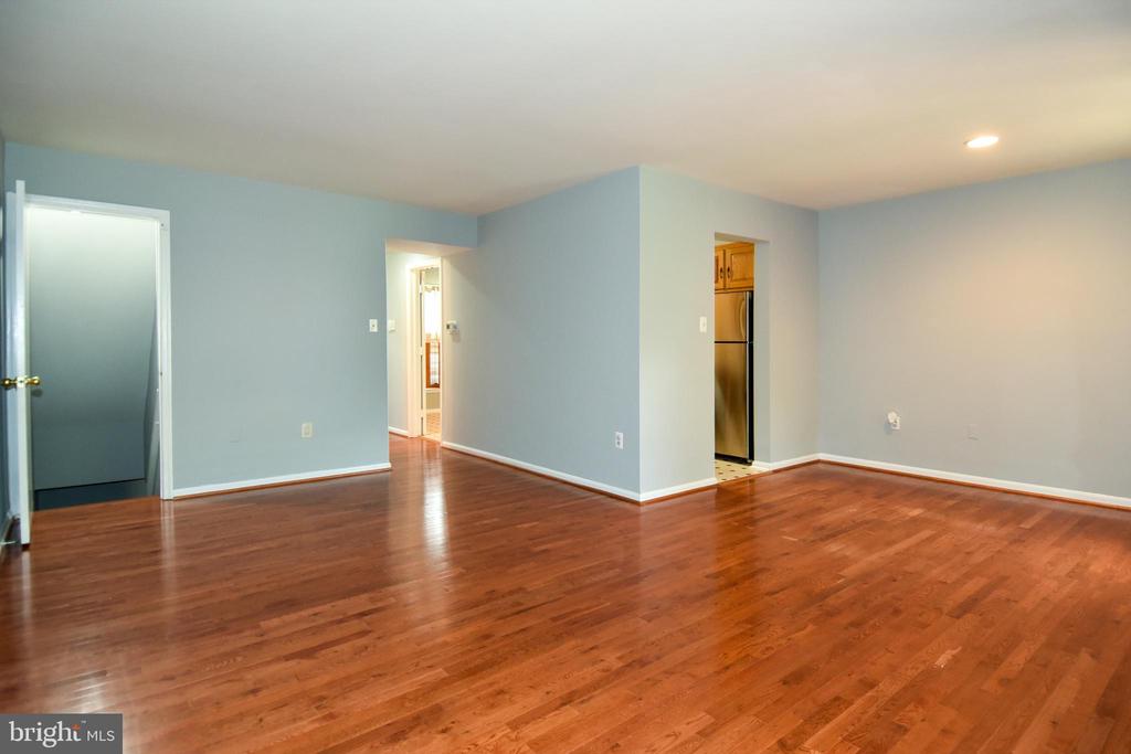 14 FENCELINE DRIVE