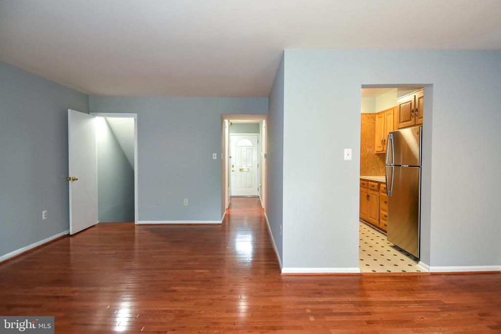 14 FENCELINE DRIVE