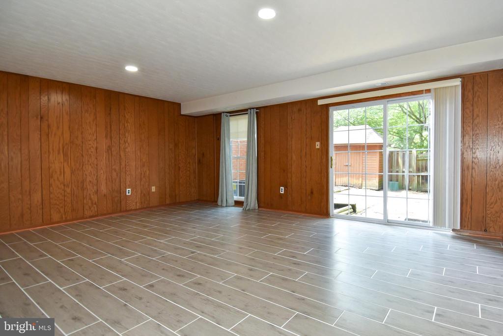 14 FENCELINE DRIVE