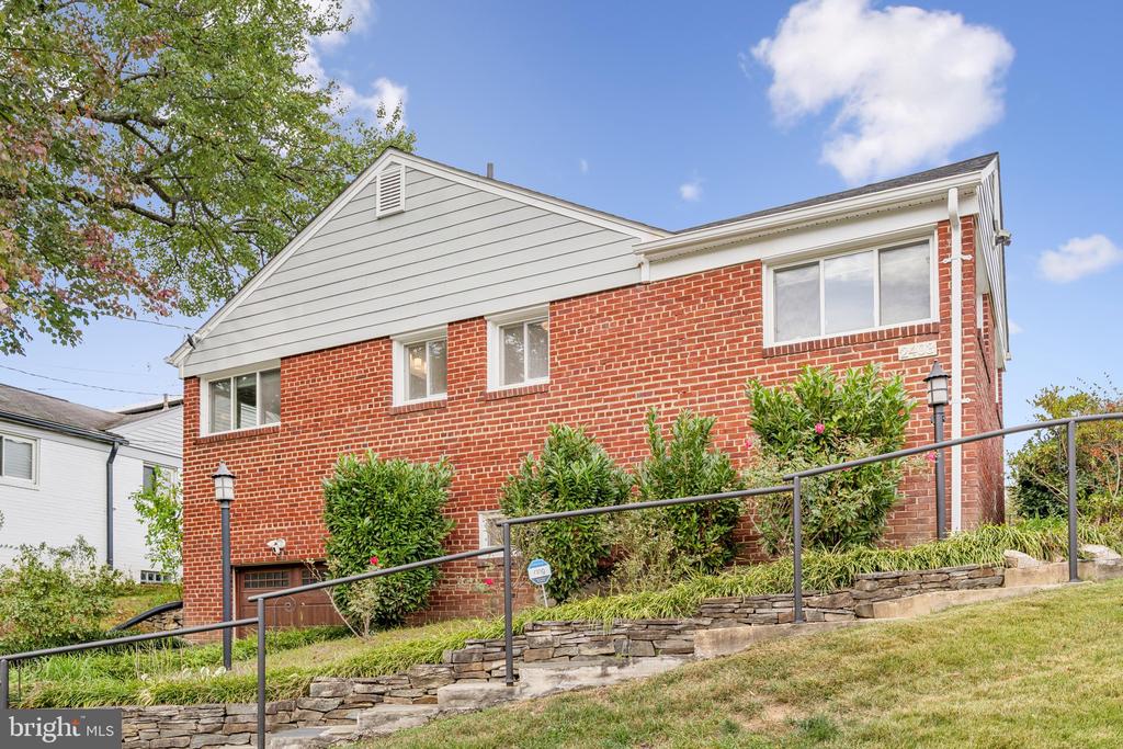 2403 COLSTON DRIVE