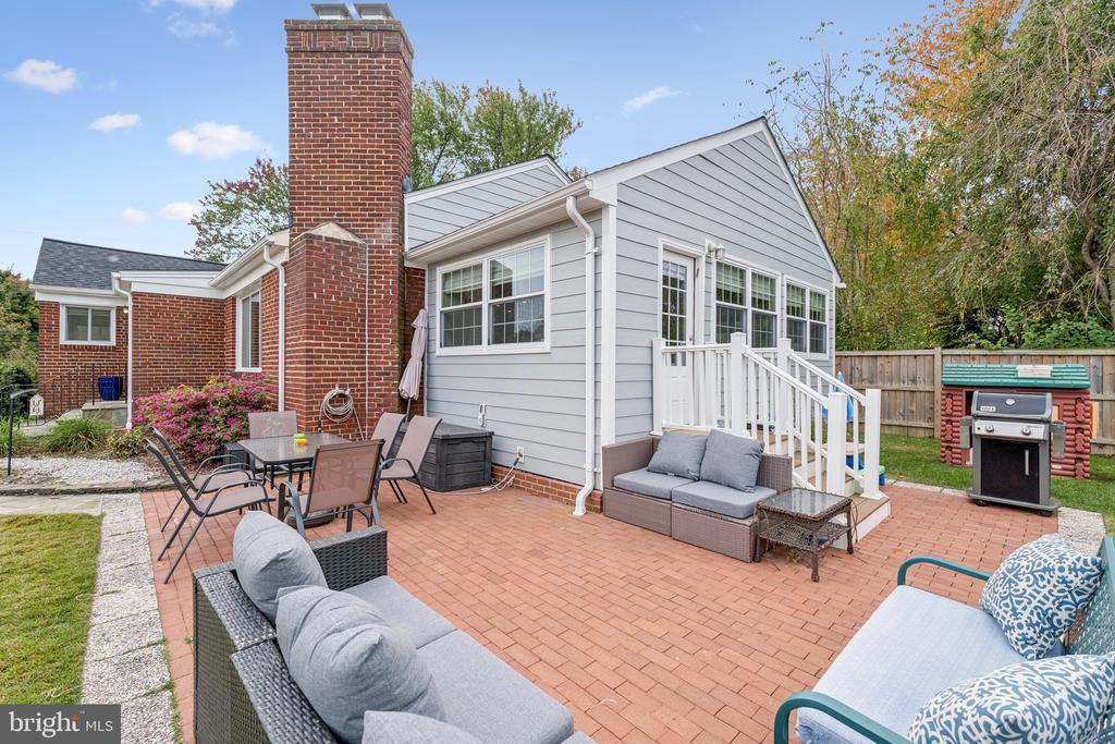 2403 COLSTON DRIVE