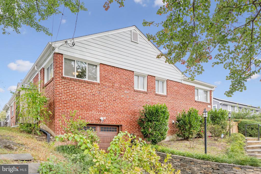 2403 COLSTON DRIVE