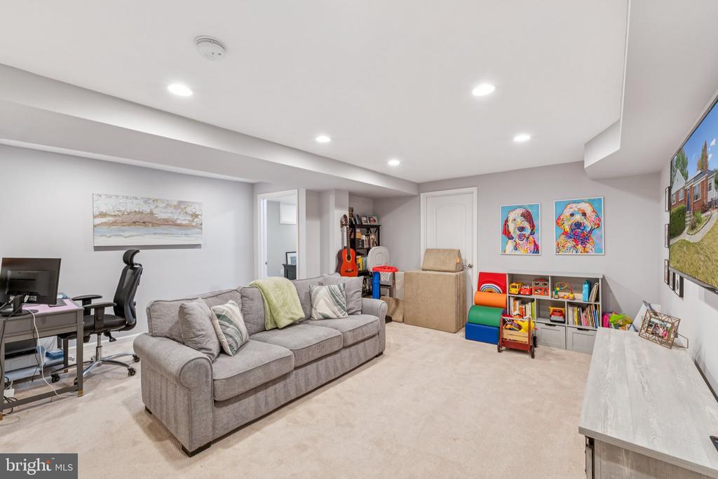 2403 COLSTON DRIVE