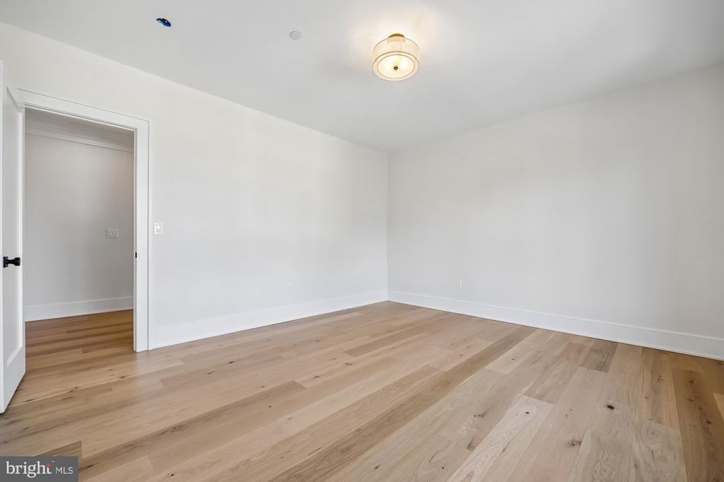 3404 PAULINE DRIVE