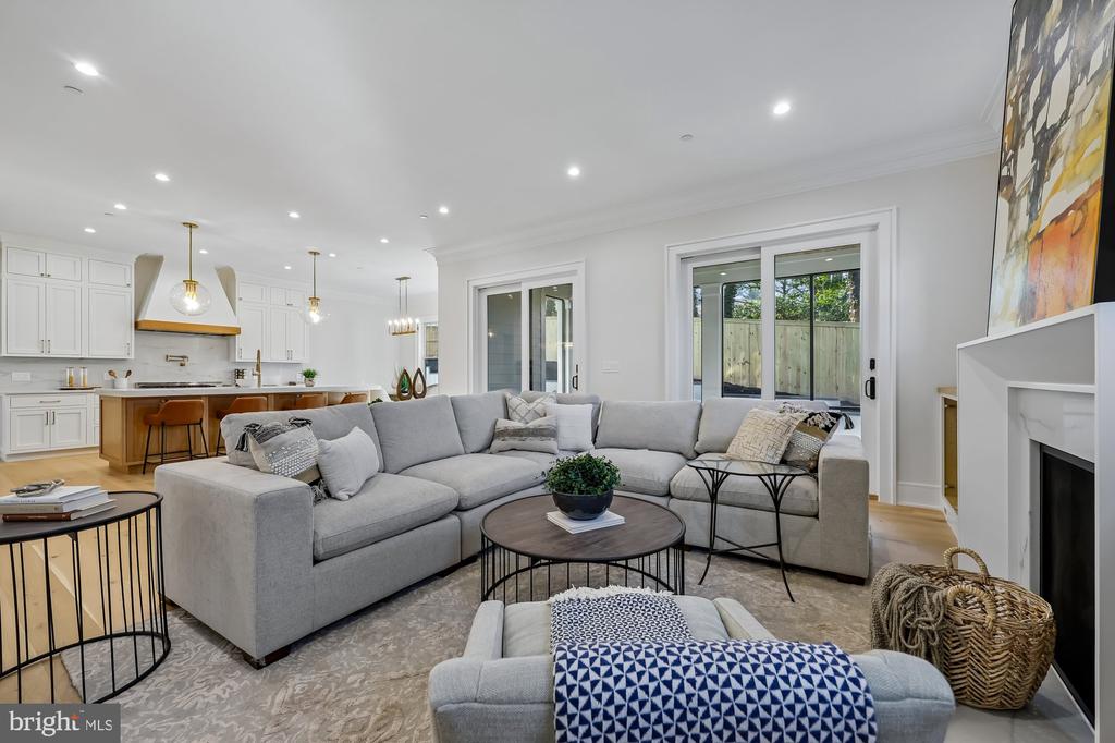 3404 PAULINE DRIVE