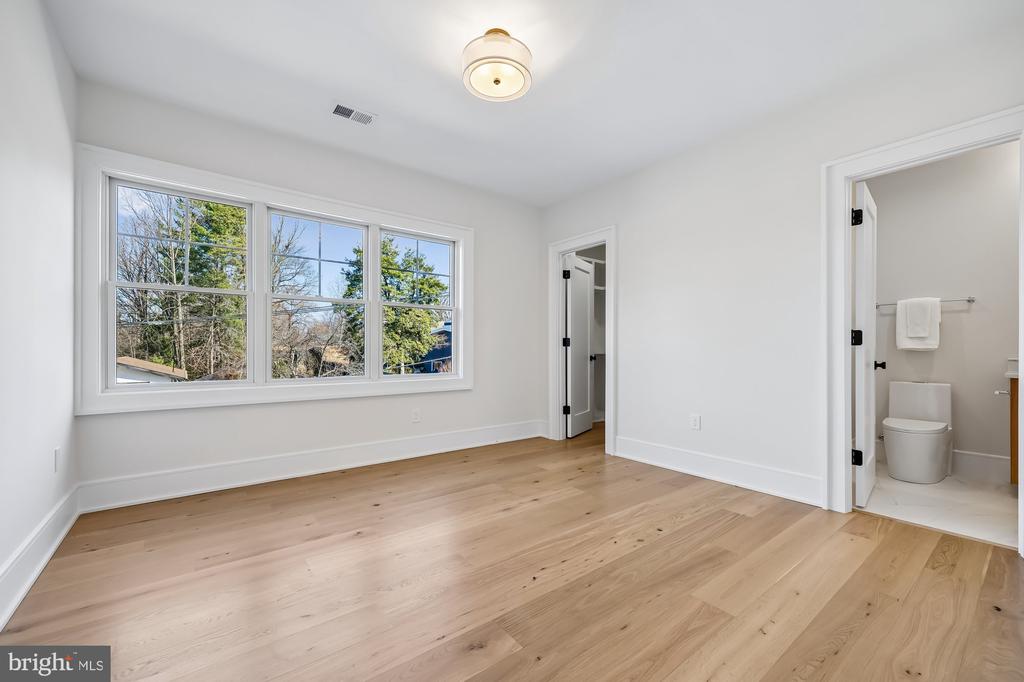 3404 PAULINE DRIVE