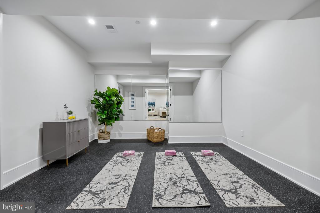 3404 PAULINE DRIVE