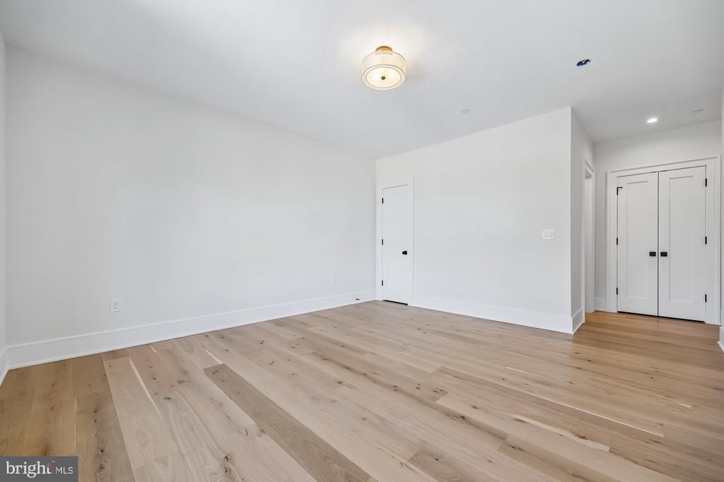 3404 PAULINE DRIVE