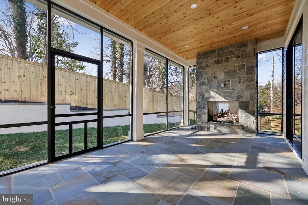 3404 PAULINE DRIVE