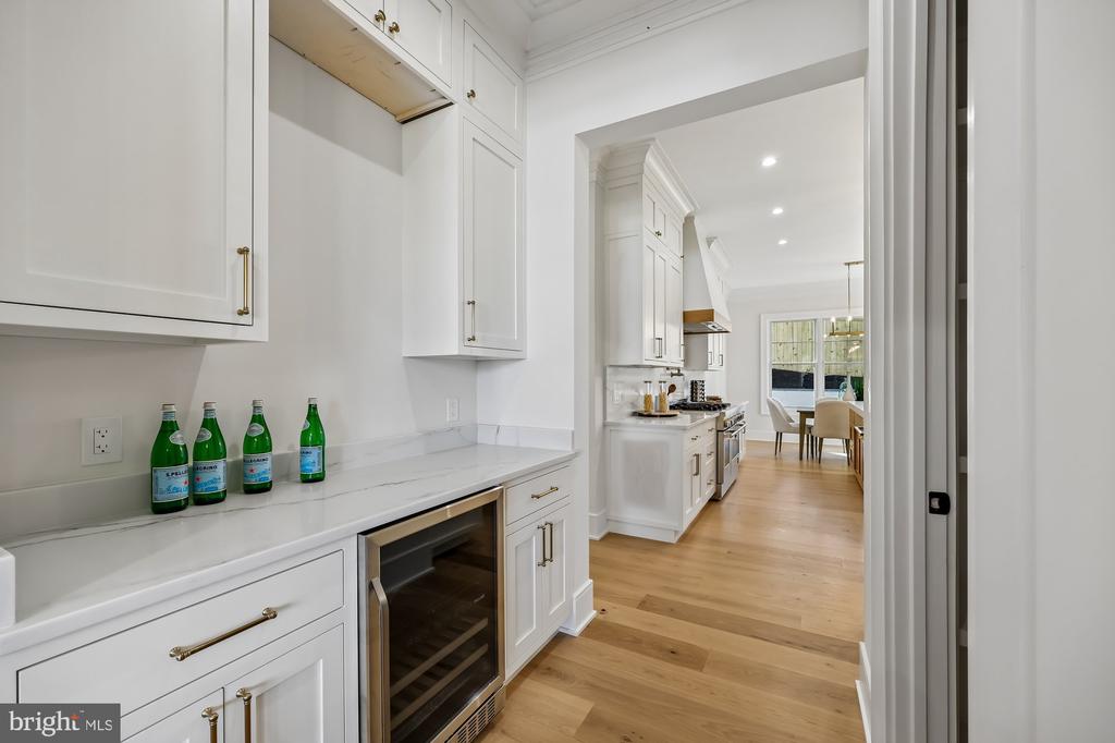 3404 PAULINE DRIVE