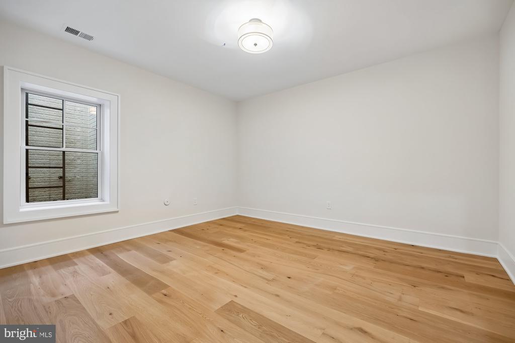 3404 PAULINE DRIVE