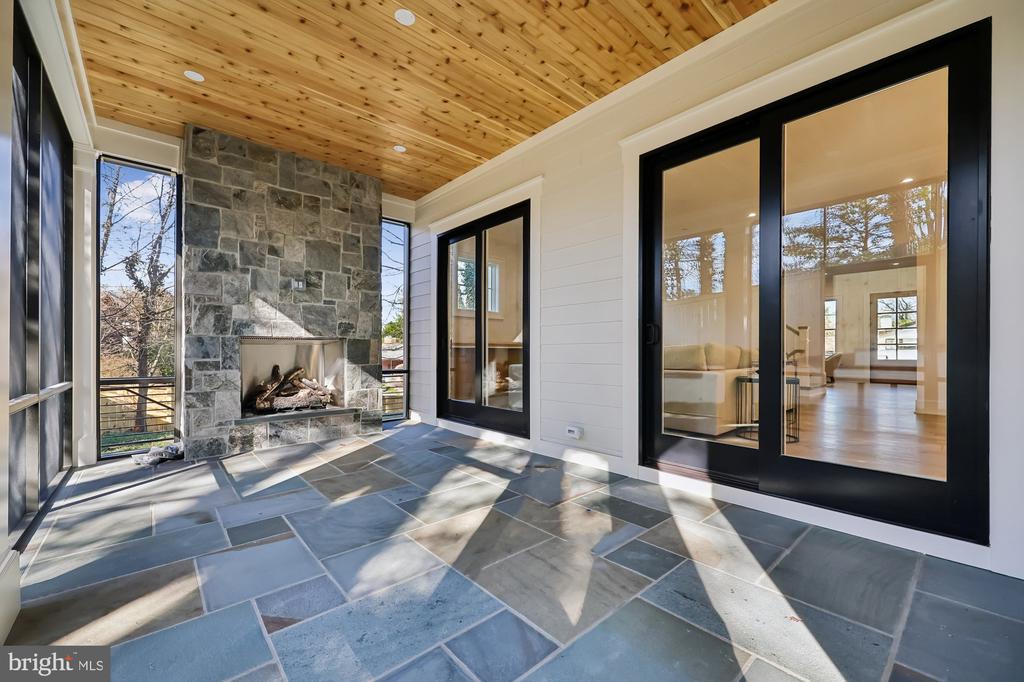 3404 PAULINE DRIVE