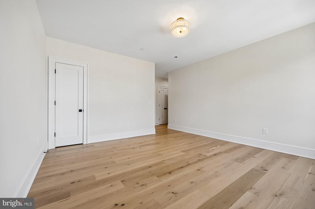 3404 PAULINE DRIVE