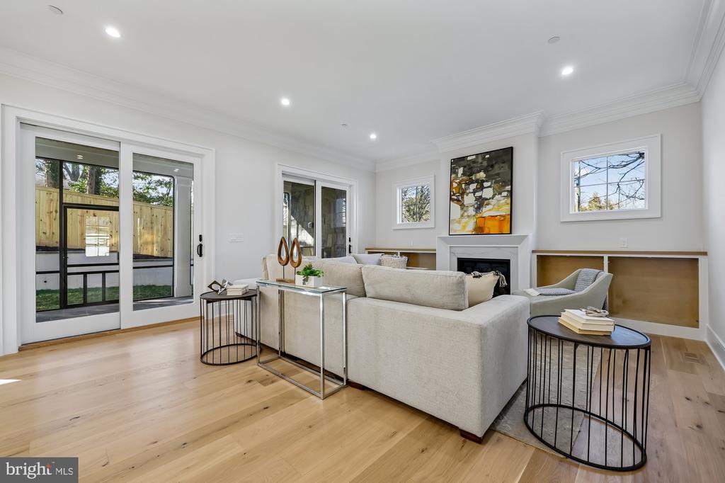 3404 PAULINE DRIVE