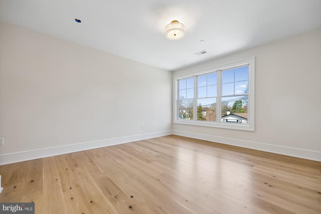 3404 PAULINE DRIVE