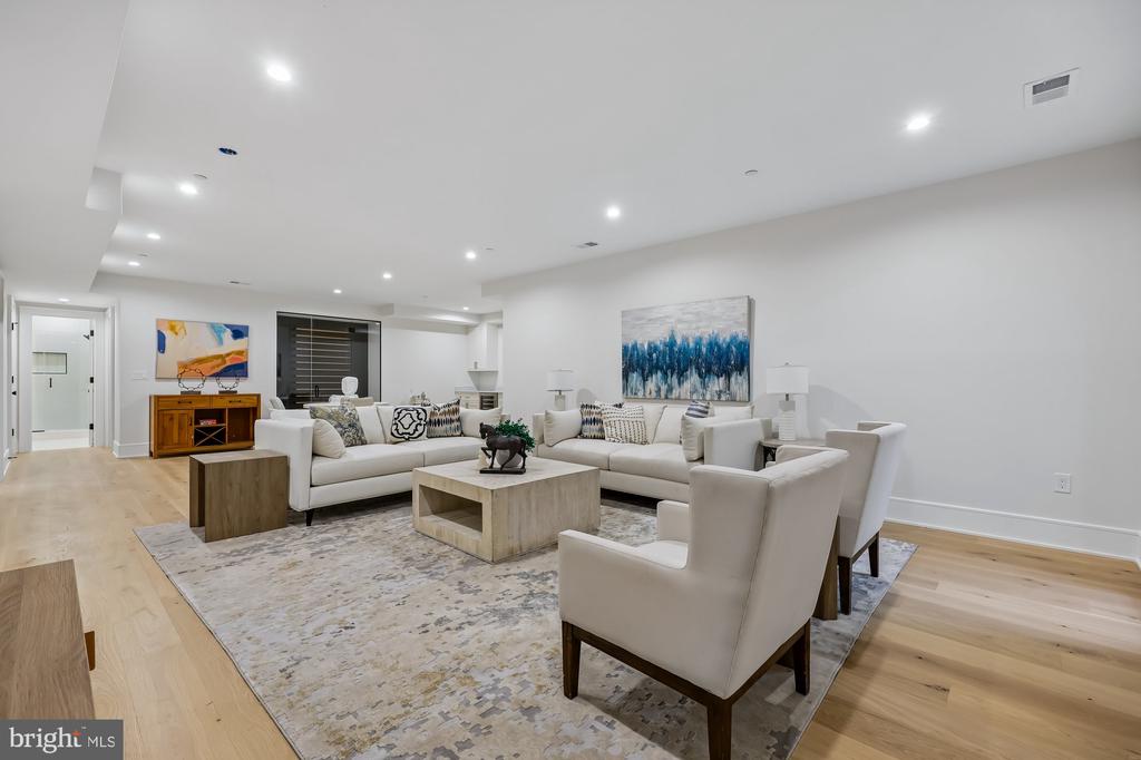 3404 PAULINE DRIVE