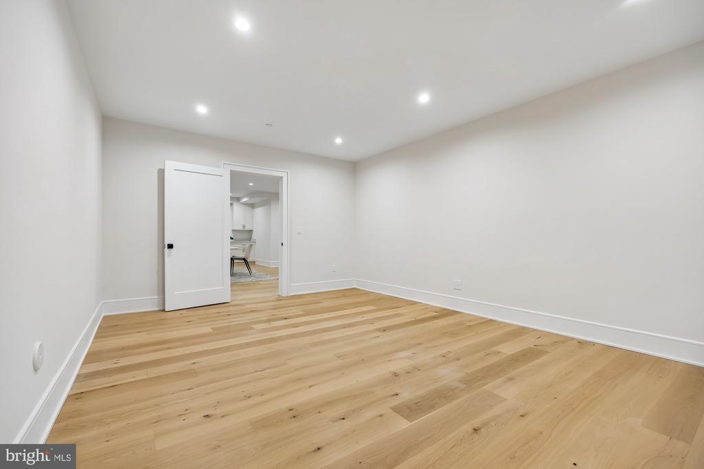 3404 PAULINE DRIVE