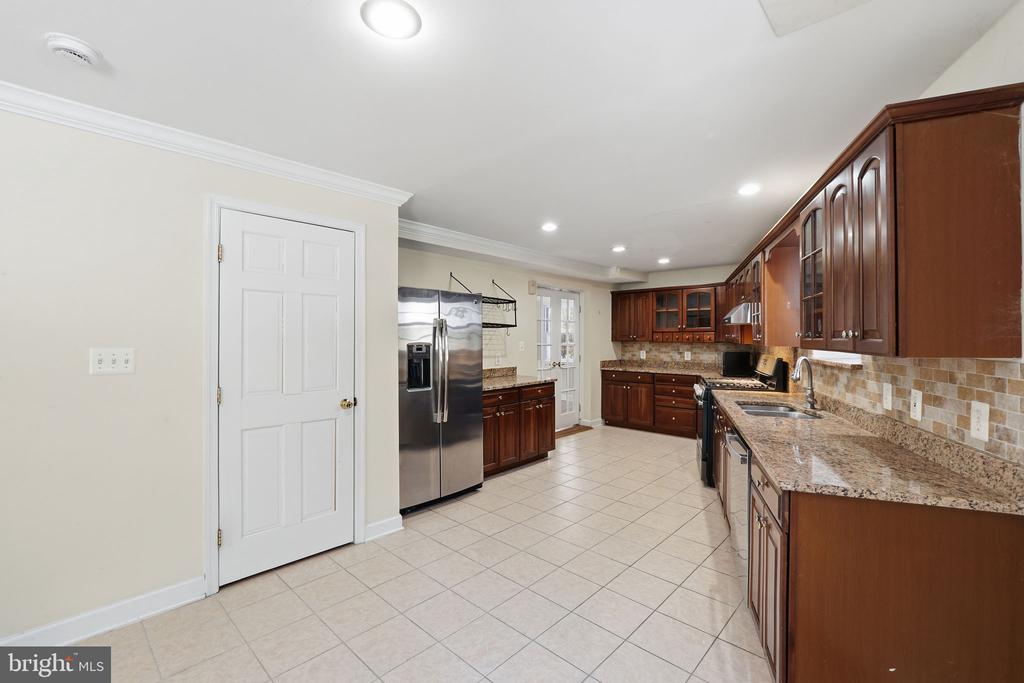 5205 BROOKEWAY DRIVE