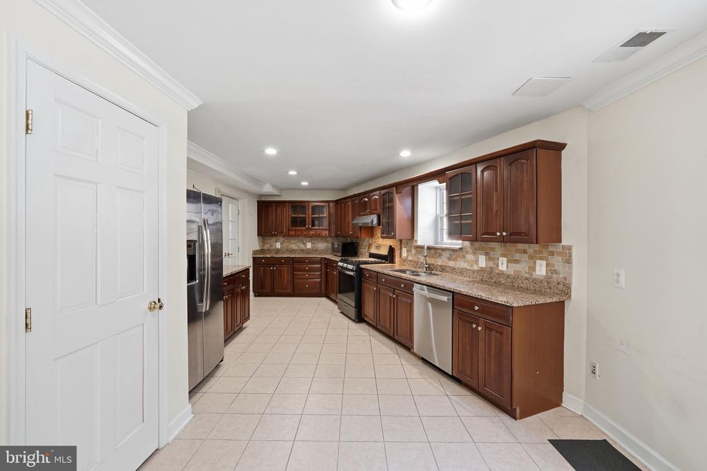 5205 BROOKEWAY DRIVE
