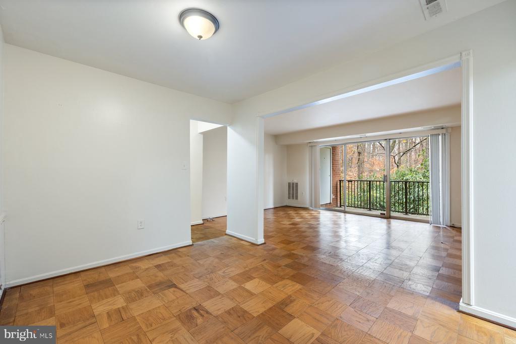 876 COLLEGE PARKWAY Unit: 102