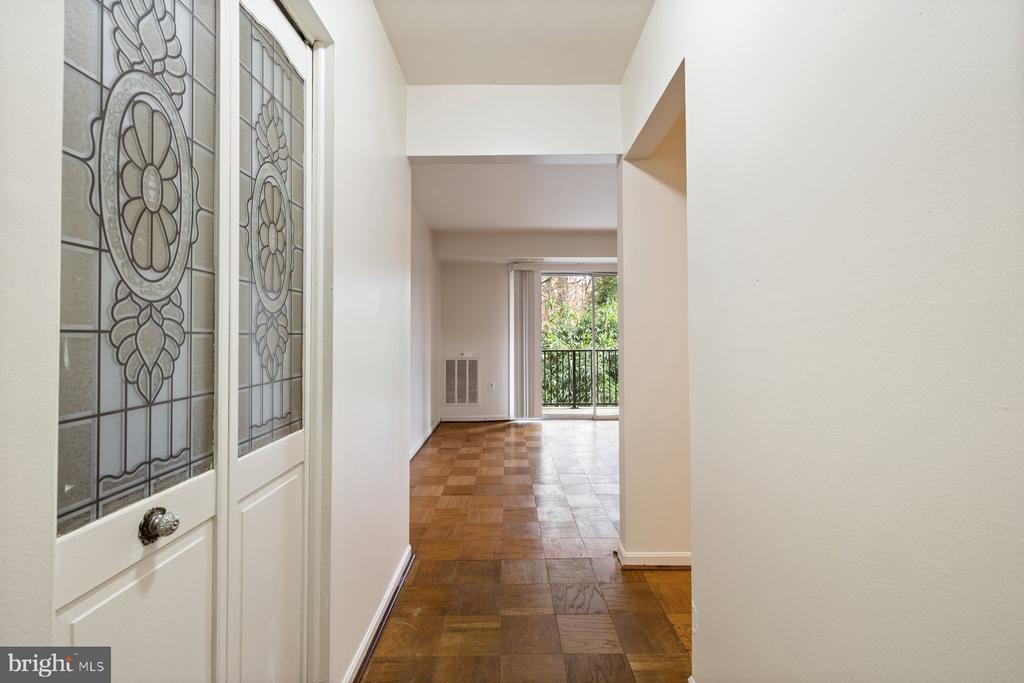 876 COLLEGE PARKWAY Unit: 102