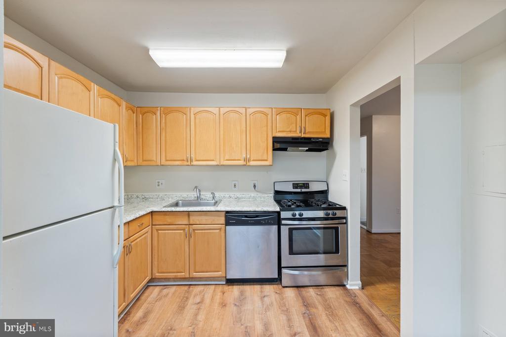 876 COLLEGE PARKWAY Unit: 102