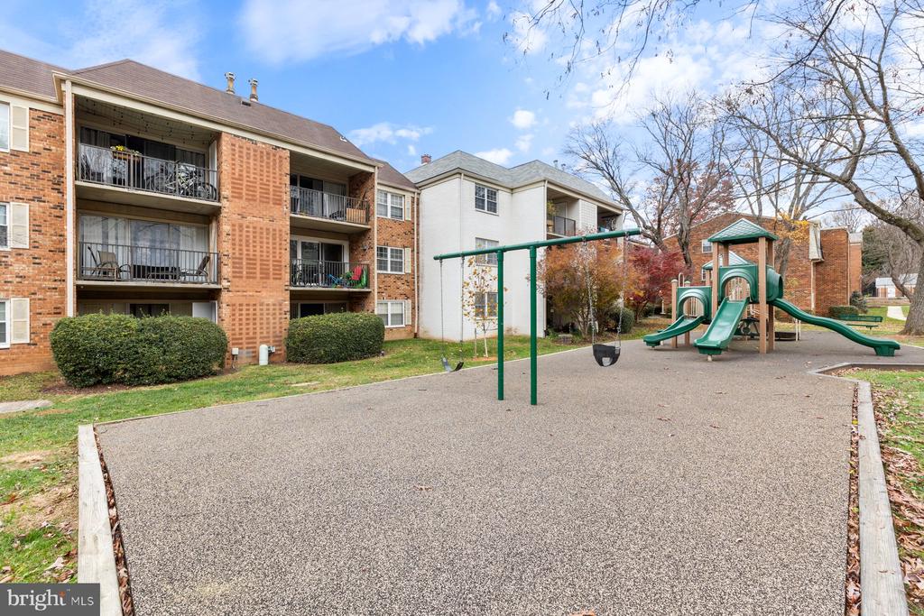 876 COLLEGE PARKWAY Unit: 102